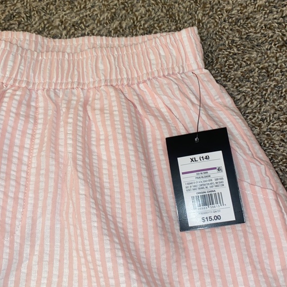 Target Linen shorts. size XL in GIRLS, but would fit a XS-S junior! - Picture 2 of 4